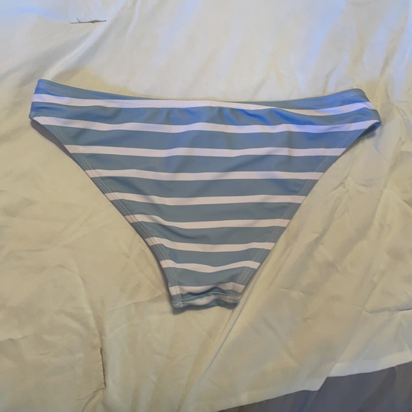 Cute bikini swimsuit - Picture 3 of 3